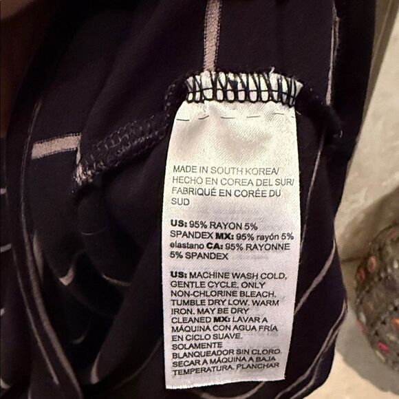 Chico's Elegant Black and Cream Striped Tunic Top size XL - Picture 3 of 5